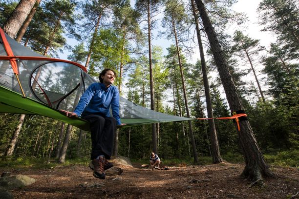 Tentsile-majoitus on hauska tapa viettää yö luonnon helmassa.