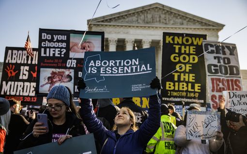 Media: USA:n korkein oikeus kumoamassa laajan abortti­oikeuden – tästä on kyse