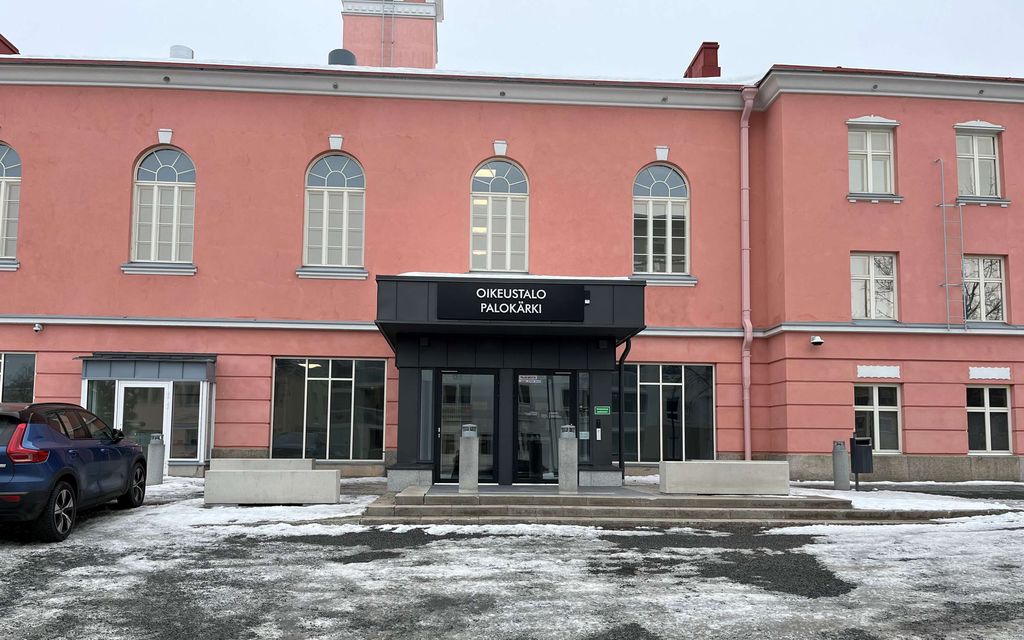 Nainen löytyi kuolleena parvekkeelta Kuopiossa – Mies vapautui raiskaus­syytteistä