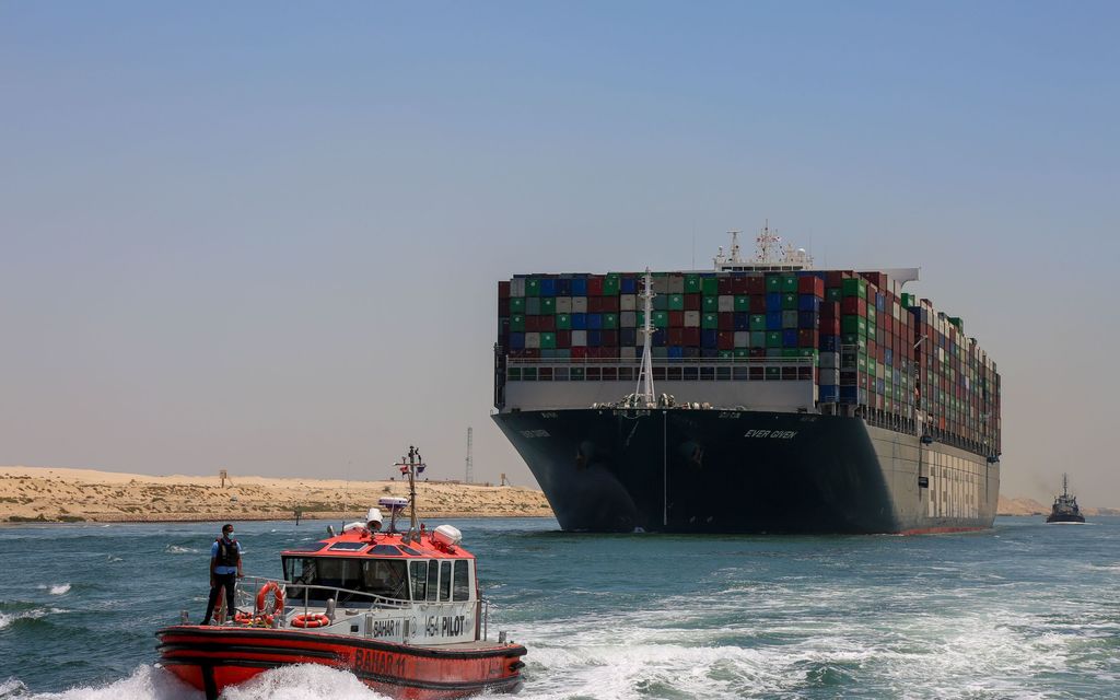 Suezin kanavaan juuttunut konttilaiva saatiin liikkeelle