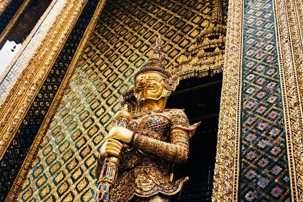 Bangkokissa riittää temppeleitä tutkailtavaksi.