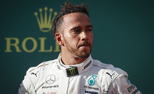 Lewis Hamiltonin mukaan Mercedeksellä on hyvin yksinkertainen ongelma: se on vasta toiseksi tai kolmanneksi nopein auto tällä hetkellä F1-sarjassa.