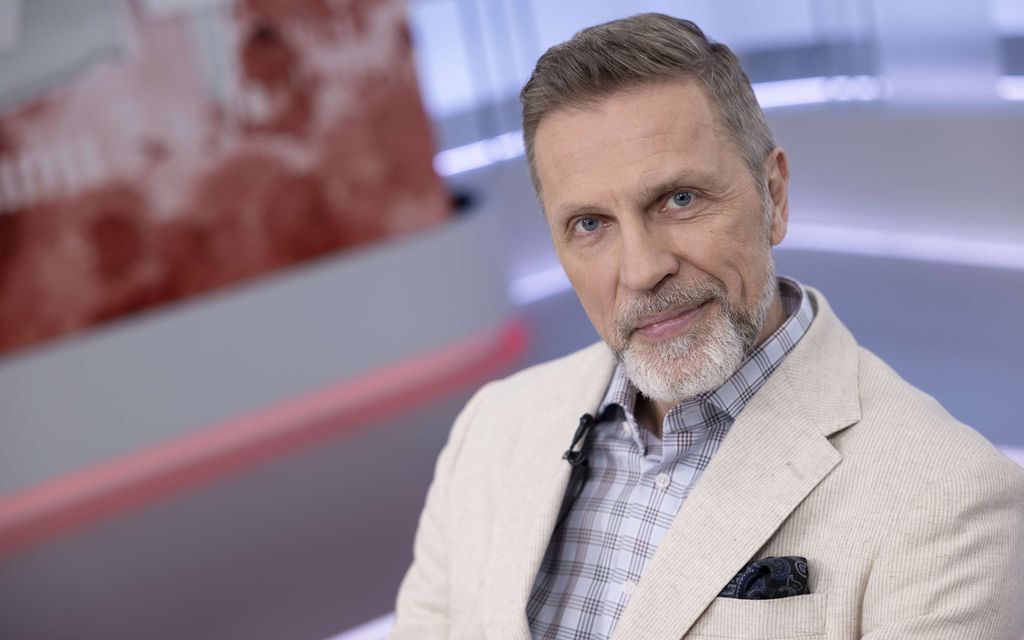 Jari Sarasvuo puhuu suoraan suomalaisten tyhmen­tymisestä: ”Vajakit katsovat”