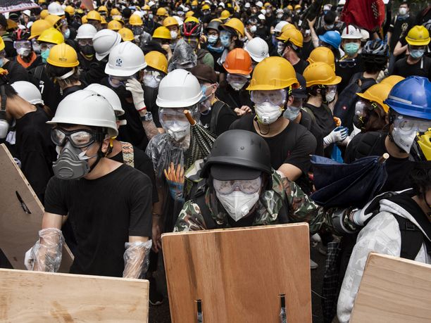 Yhdysvallat vetoaa kaikkiin osapuoliin Hongkongissa, että väkivaltaisuuksilta vältyttäisiin. 