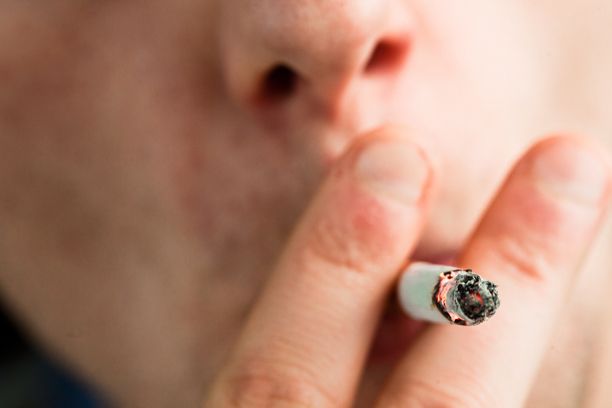 Mentolitupakkakielto perustuu EU:n tupakkatuotedirektiiviin. Kuvituskuva.
