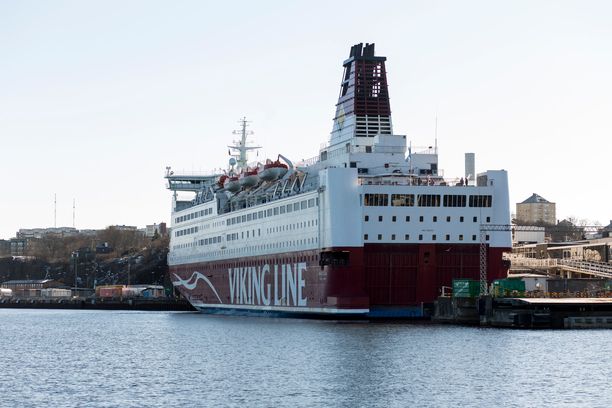 Viking Line ja Tallink Silja sallivat välttämättömän henkilöliikenteen .