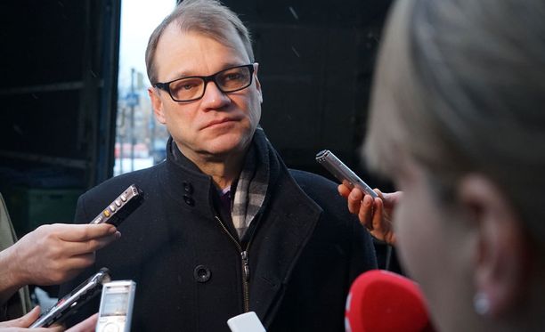 Pääministeri Juha Sipilä (kesk) kommentoi sunnuntaina blogissaan vihjailuja hänen verosuunnittelustaan.