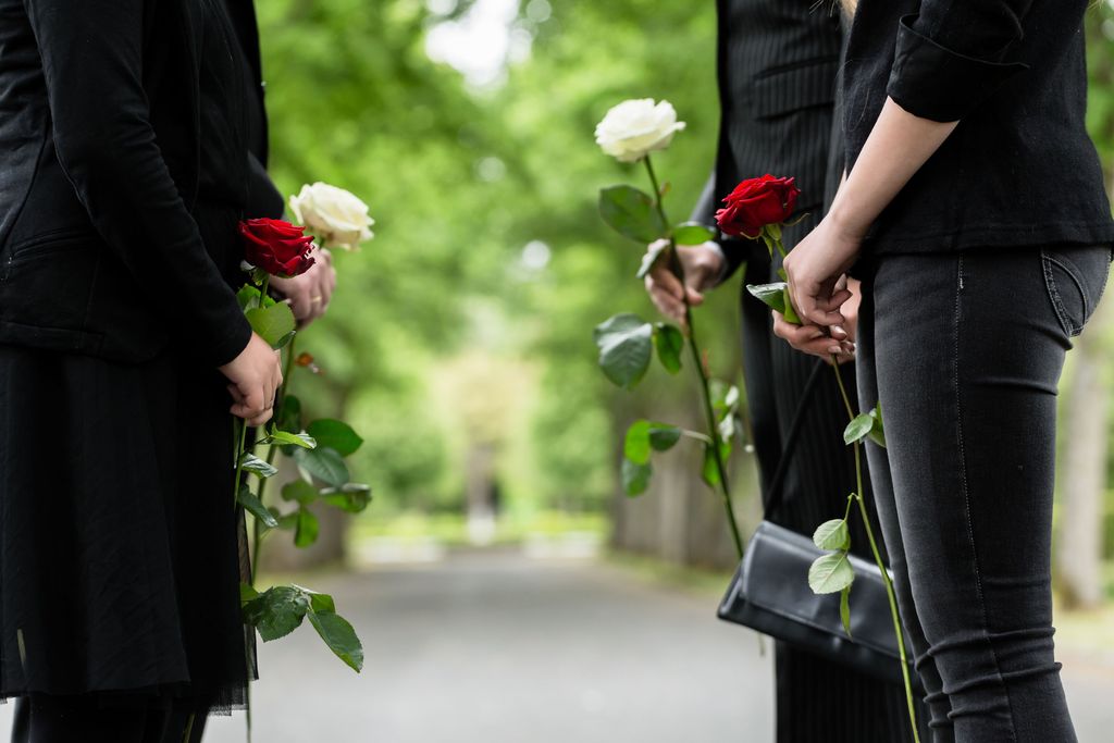 Hautajaisissa ehkä yli sata koronalle altistunutta – tästä syystä uskonnollisia kokoontumisia ei voida rajoittaa