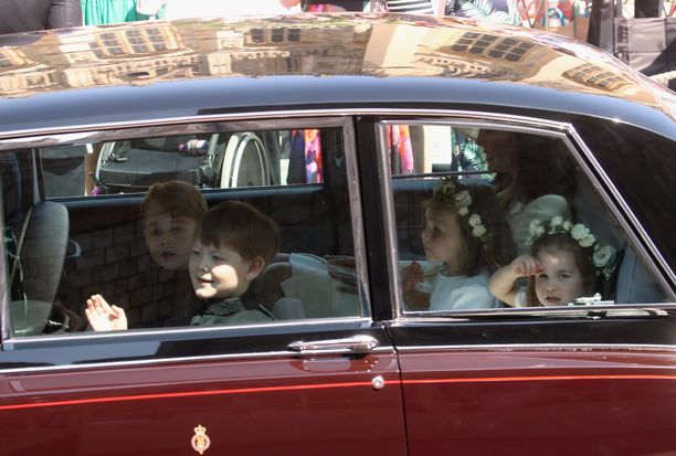 Prinsessa Charlotte ja prinssi George ovat aiemminkin osallistuneet kuninkaallisiin häihin. Heidät nähtiin myös prinssi Harryn ja herttuatar Meghanin häissä toukokuussa.