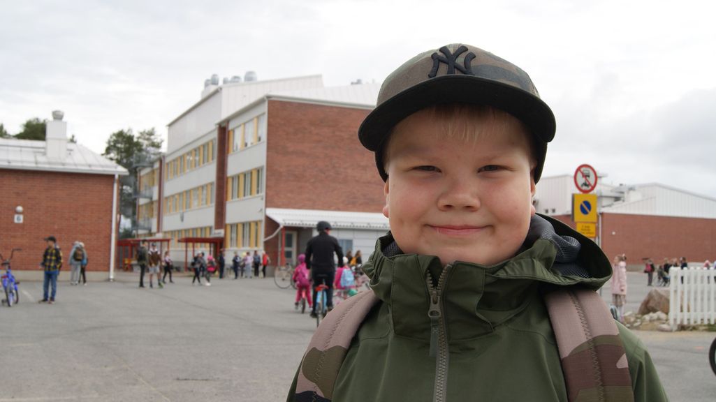 Rovaniemellä koulu alkoi jo, tällaisia ajatuksia eka päivä herätti 7-vuotiaassa Eemelissä: ”Valmistuin koululaiseksi”