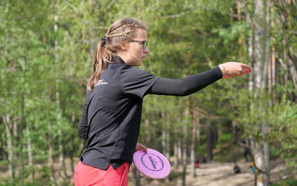 Suomelle EM-mitalivärisuora frisbee­golfissa – Huippulupaus vei mestaruuden