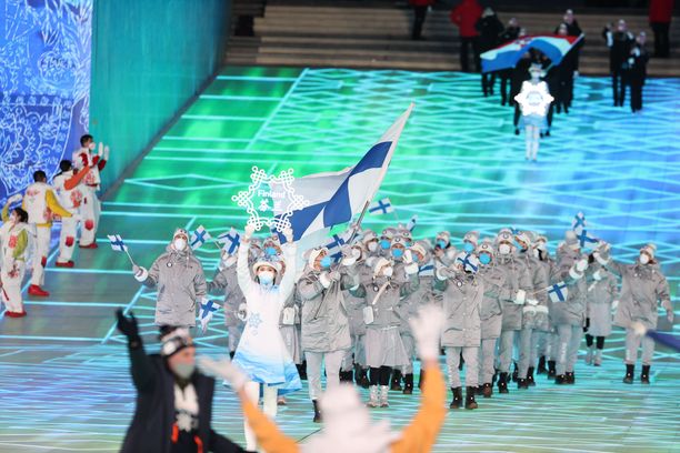 Pekingin avajaiset: Suomen joukkue marssi stadionille tässä asussa