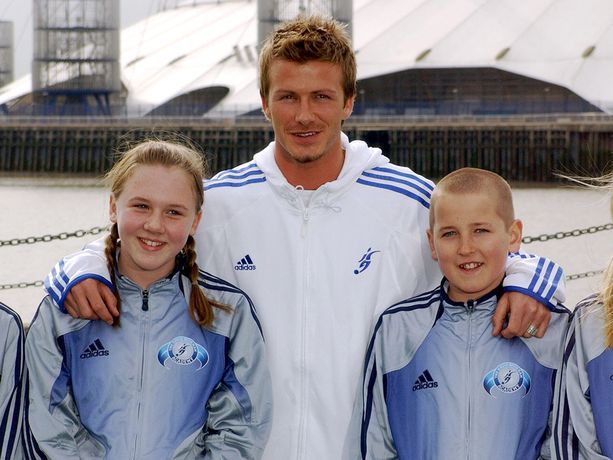 Harry Kane poseerasi David Beckhamin ja tulevan vaimonsa kanssa samassa kuvassa 13 vuotta sitten.