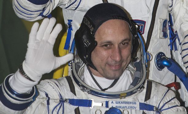 Venäläinen astronautti Anton Shkaplerov kertoo, että avaruusbakteereja tutkitaan Maassa parhaillaan.
