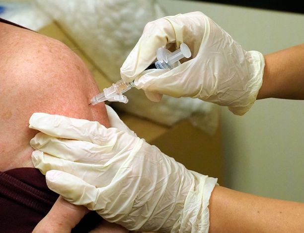 Lääkärit kehottavat amerikkalaisia ottamaan influenssarokotteen.