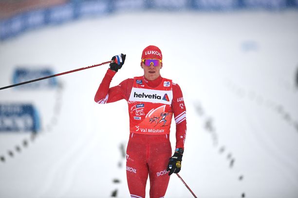 Aleksandr Bolshunov johtaa Tour de Skitä.