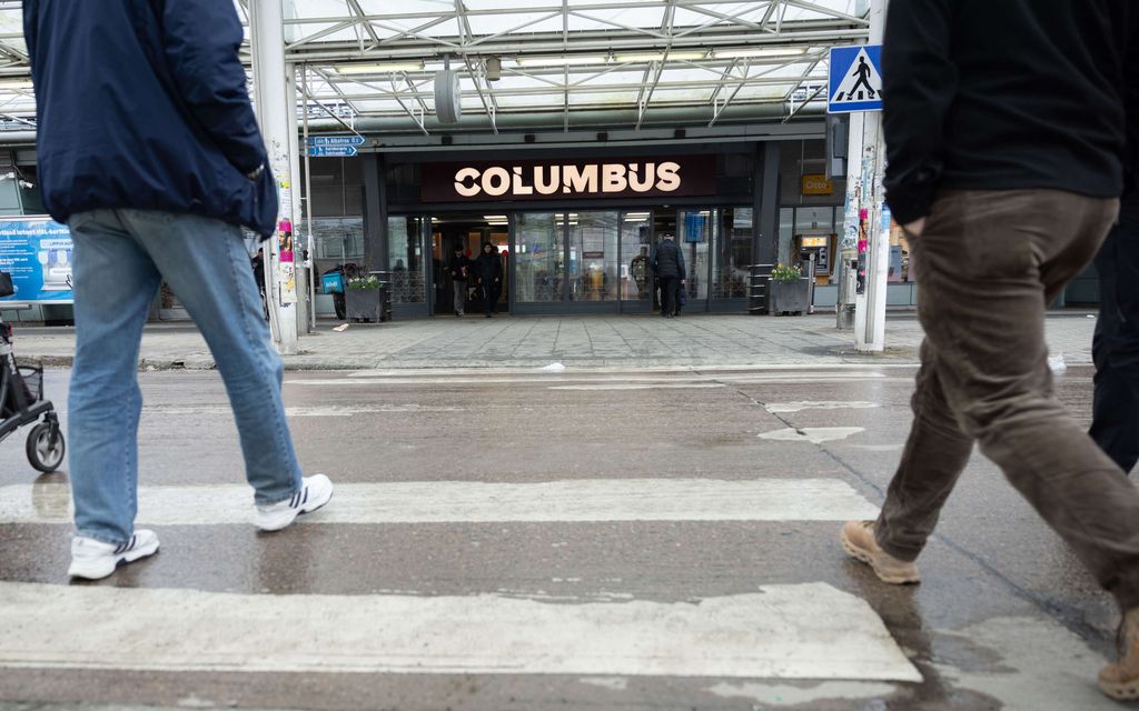 Yläaste­ikäisten tyttöjen porukka terrorisoi Helsinkiä – Tästä on kyse