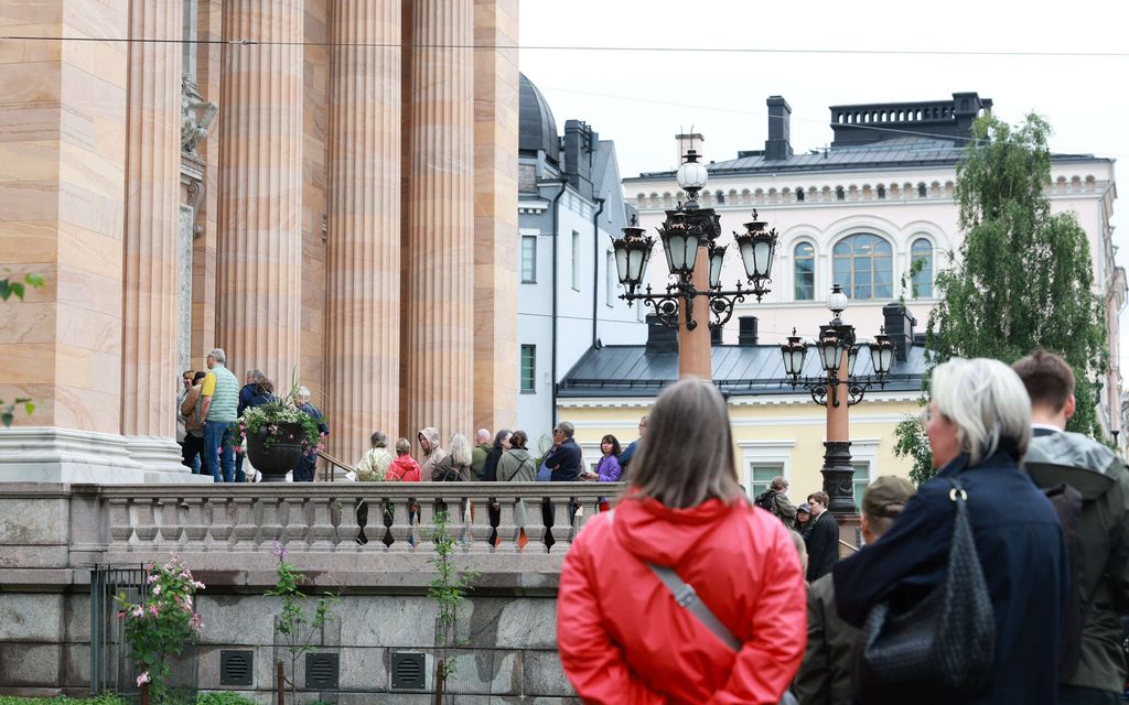 Kiemurteleva jono keskellä Helsinkiä – Tästä on kyse