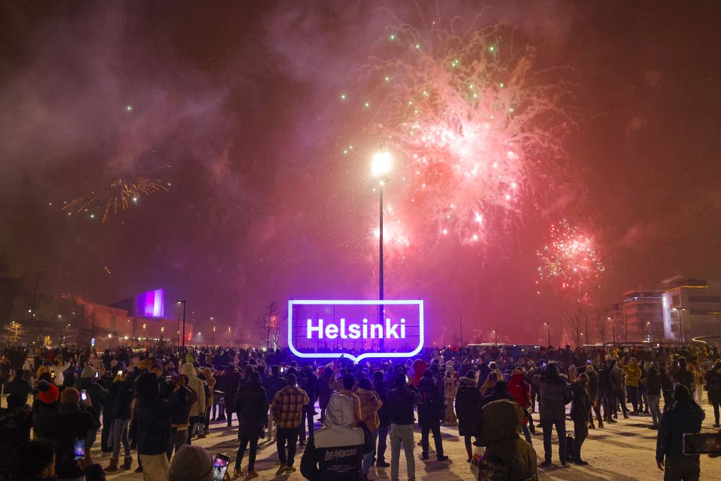 Uuden vuoden juhlinta on sujunut Helsingissä melko rauhallisesti - katso kuvat