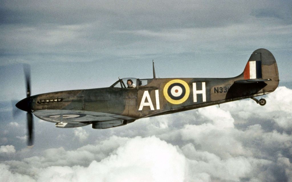 Toisen maailmansodan aikainen hävittäjä syöksyi maahan Britanniassa – Lentäjä kuoli