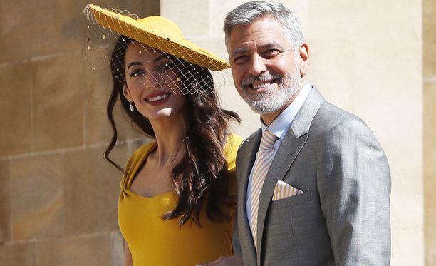 Amal Clooney ja George Clooney edustivat hymyileväisinä prinssi Harryn ja herttuatar Meghanin häissä.