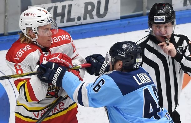 Viime kauden alkuun Sam Lofquist haki pelipaikkaa NHL:stä, mutta palasi farmikomennuksen jälkeen takaisin KHL:ään. Seuraksi valikoitui Kunlun Red Star.