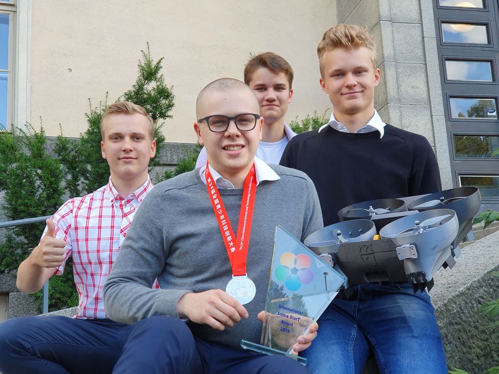 Tamperelaisabit voittivat hopeaa keksintökisassa Kiinassa – ”Yötä myöten kehiteltiin pizzan ja pingiksen voimalla”