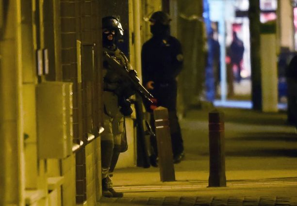 Poliisin terrorismin vastainen operaatio jatkui Brysselissä tänään.