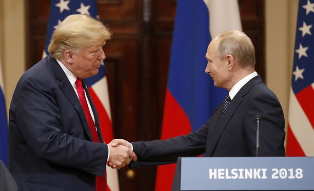 Yhdysvaltojen presidentti Donald Trump ja Venäjän presidentti Vladimir Putin kättelivät viime kuussa järjestetyssä huipputapaamisessa Helsingissä.