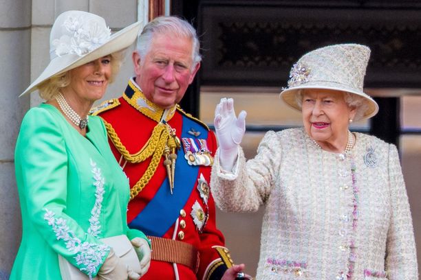 Onko valta jo käytännössä siirtynyt kuningatar Elisabetilta prinssi Charlesille?