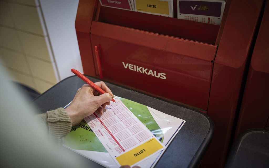 Miesystävä autteli sairasta lottovoittajaa – Karu totuus paljastui vasta pankissa