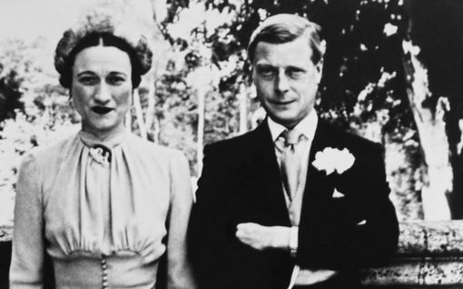 Wallis Simpson sekoitti ensimmäisenä pakkaa – sittemmin tavikset ovat suorastaan rynnineet naimisiin kunin­kaallisten kanssa