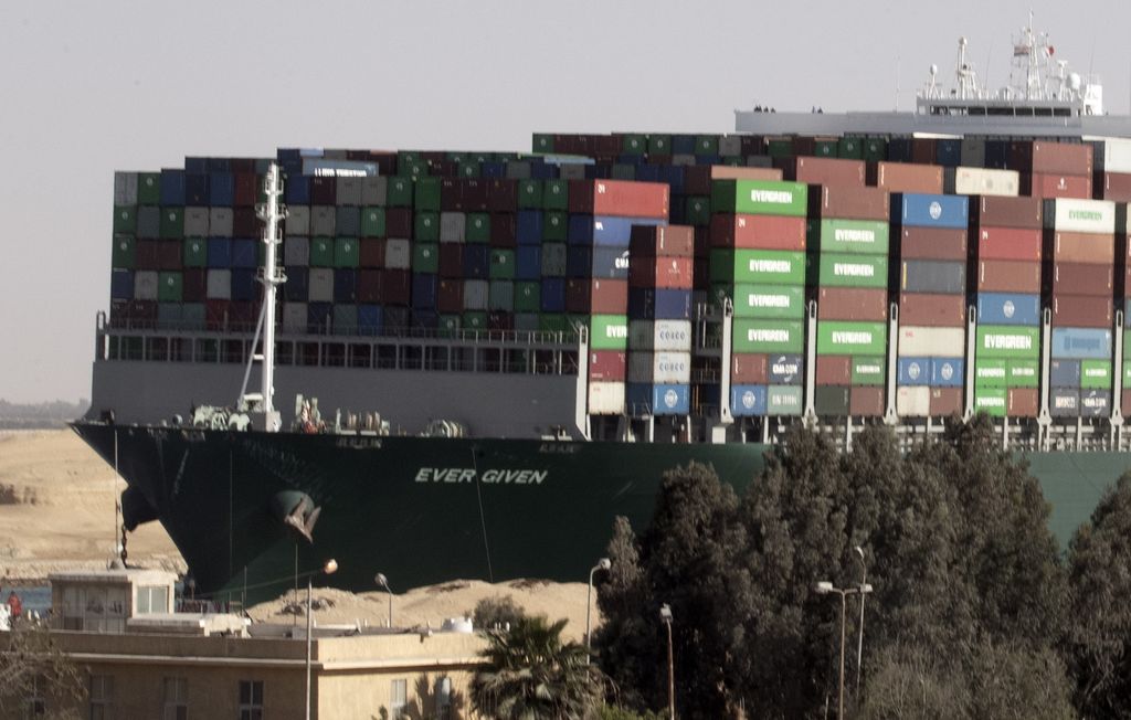 Suezin kanavan tukkineen rahtilaivan pelastamisesta vaaditaan 840 miljoonaa euroa – HS: S-ryhmä joutuu maksamaan osansa