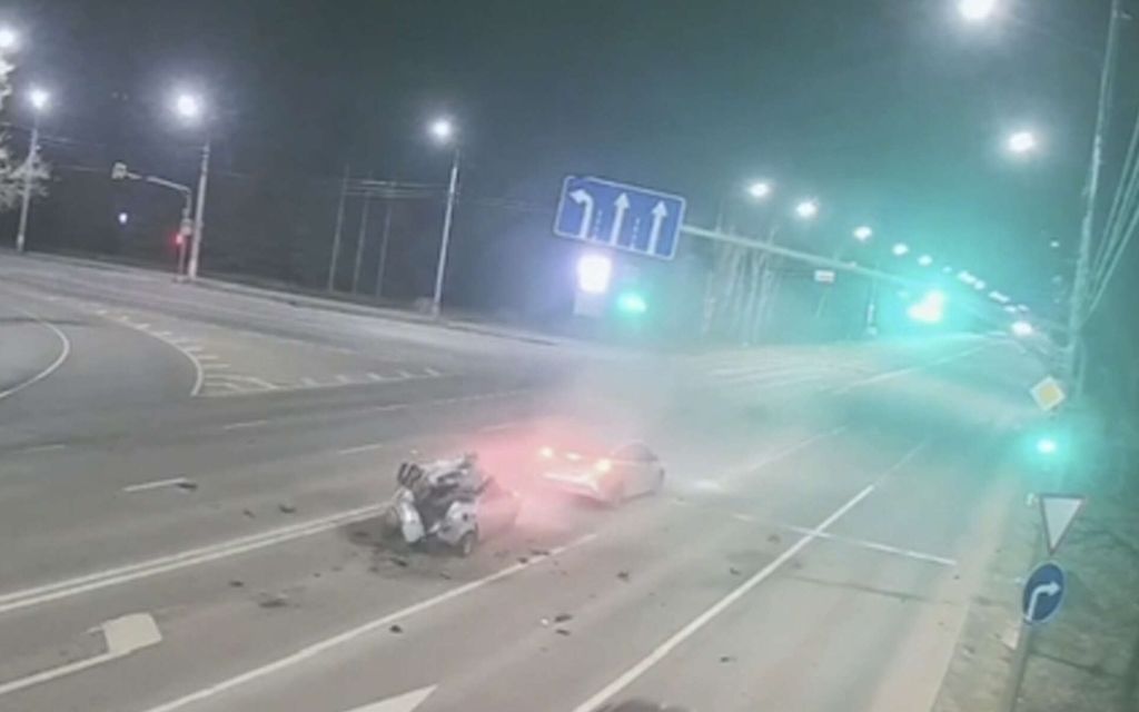 Motoristi kuoli rajussa törmäyksessä Ukrainassa – Video ei herkille