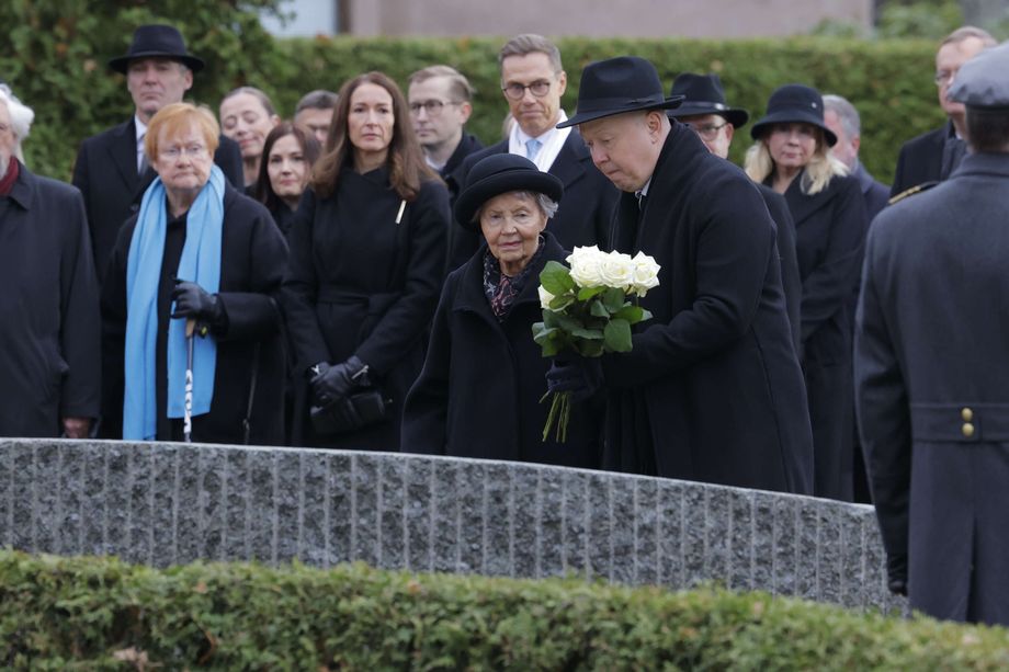 This is how the beautiful event progressed – See a photo compilation of the announcement of the Ahtisaari burial monument
 –