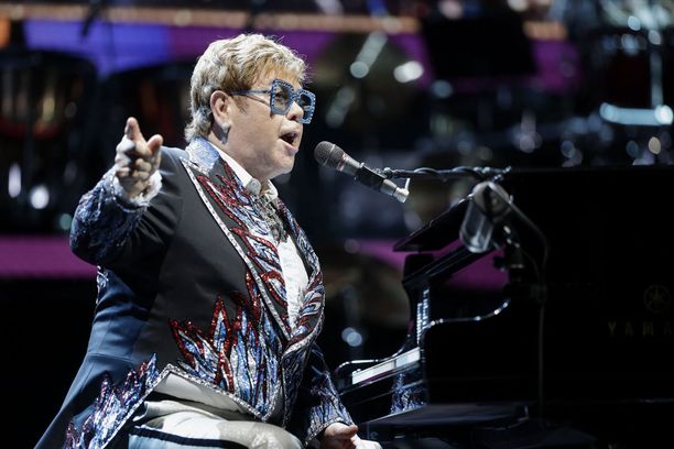 Elton John ei tulekaan syksyllä Suomeen - koko kiertue siirtyy vuodella