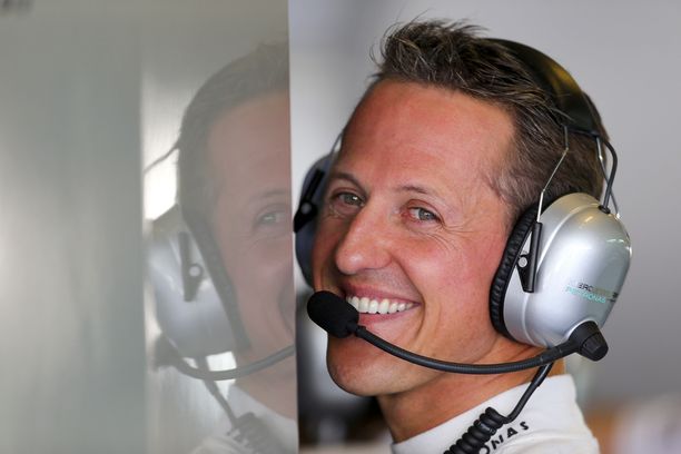 Michael Schumacher kuljetettiin kaikessa hiljaisuudessa Pariisiin, kertoo ranskalaislehti.
