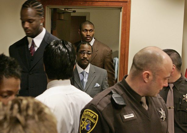 Indiana Pacersin Jermaine O'Neal ja Ron Artest saivat tuomion myös oikeudessa.