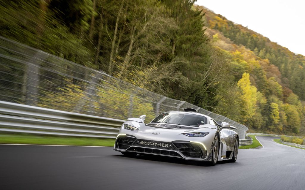 Maailman nopein tuotantoauto: Mercedes murskasi Porschen ennätyksen Nürburg­ringillä