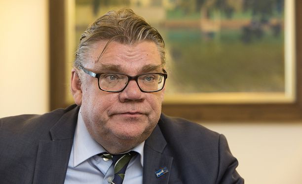 Timo Soini ei halua kasvattaa Suomen pakolaiskiintiötä, vaan hänen mielestään EU-maiden pitää ensin pitää kiinni vanhoista sopimuksista.