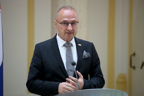 Kroatian ulkoministeri Gordan Grlić Radman kritisoi maansa presidentin Zoran Milanovićin Nato-puheita.