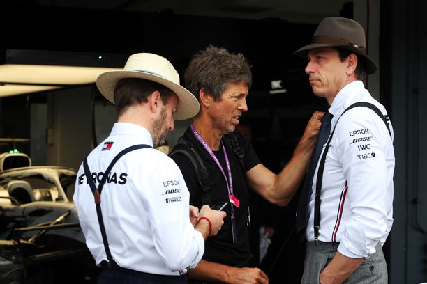 Mercedeksen tallipäällikkö Toto Wolff (oikealla) pettyi raskaasti tallinsa tulokseen Saksan GP:ssä.