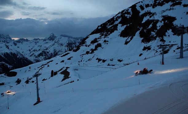 Suomalaismies kuoli hiihtoturmassa Alpeilla