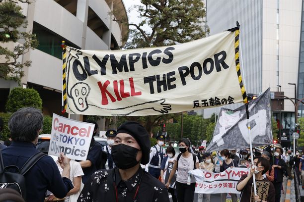 Tuoreimpien mielipidemittausten mukaan yli 80 prosenttia japanilaisista vastustaa Tokion olympiakisojen järjestämistä heinä-elokuussa 2021.