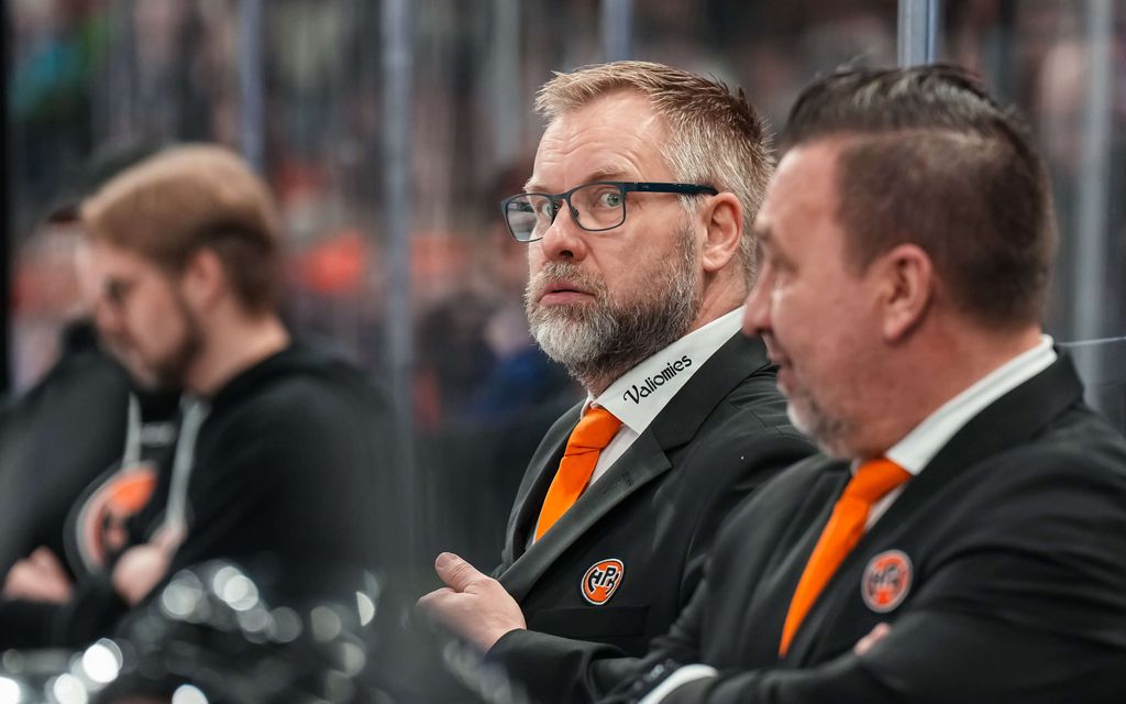 Tunteet kuumenivat Nokia-areenan kulisseissa – Mikko Manner antoi täys­laidallisen kohutuomiosta