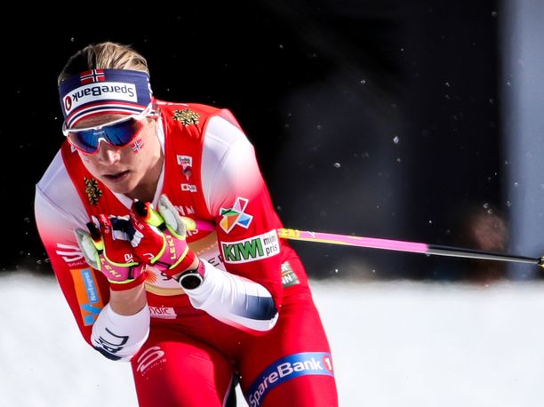 Astrid Uhrenholdt Jacobsen on hiihtänyt huipputasolla vaikeista ajoista huolimatta.