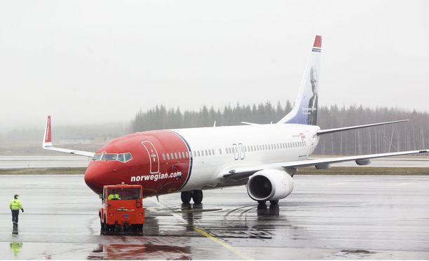 Poliisi poisti Norwegianin kapteenin koneesta päihtymysepäilyn takia Helsinki-Vantaalla viime perjantaina. Myöhemmin poliisi kertoi lentäjän puhaltaneen alkometriin alle 0,5 promillea.