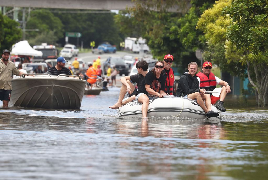 Kuusi metriä vettä kolmessa päivässä – ”astronominen” sadepommi sysäsi Australian tulva­katastrofin keskelle