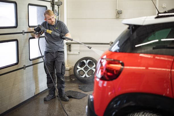 Kaupallinen yhteistyö Etelä-Pohjanmaan Osuuskauppa: Auto kesäkuntoon! Vältä  nämä yleiset virheet ja pesetä auto kiiltäväksi ammattilaisen avulla