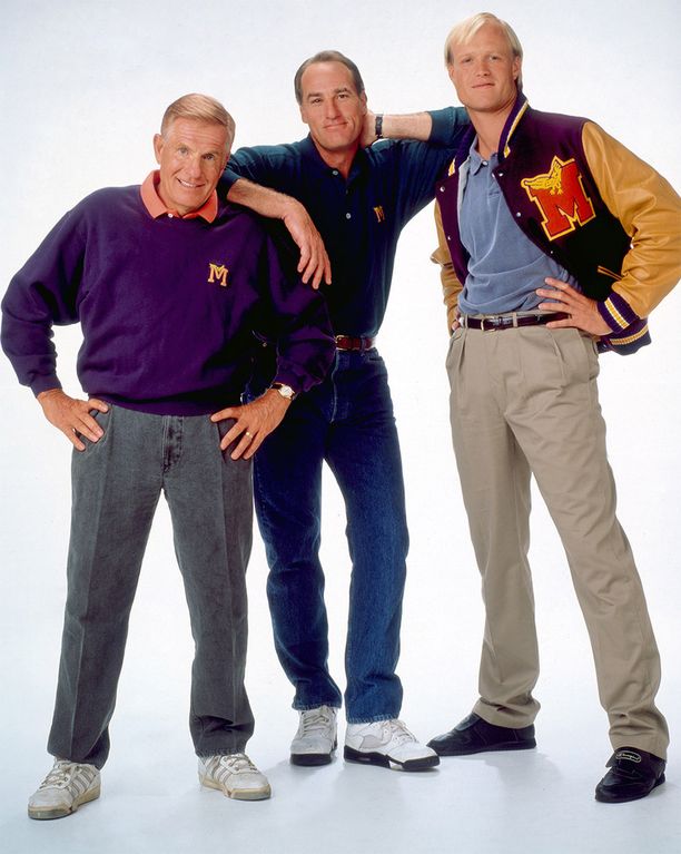 Jerry Van Dyken kuuluisin rooli on tv-sarjasta Coach. Hän on kuvassa vasemmalla.